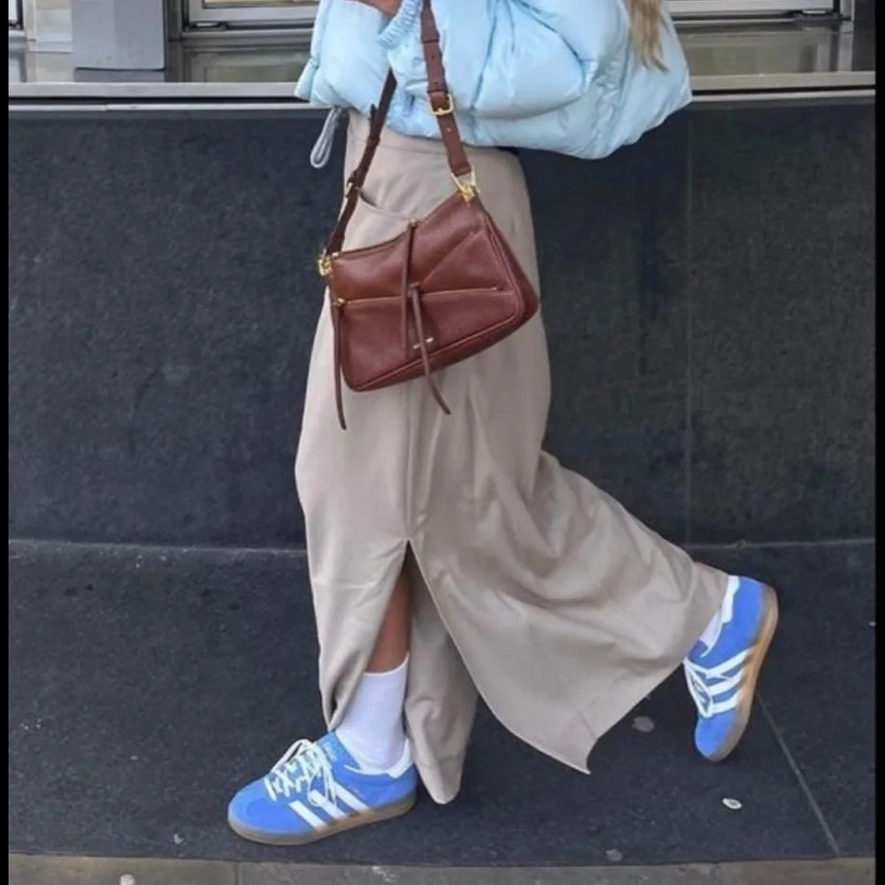 Adidas Women's Gazelle Indoor Sneakers Original Shoes Blue Fusion Gum HQ8717 - Picture 4 of 16